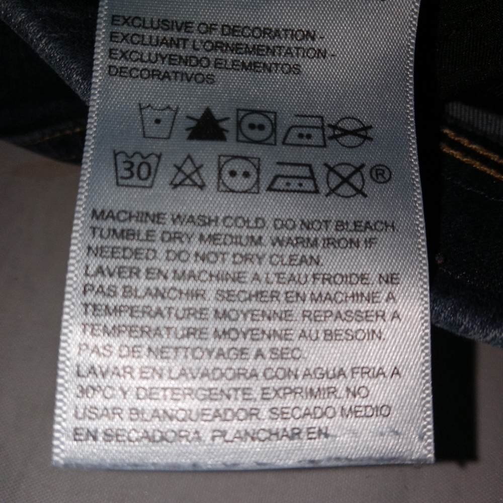 Levis Strauss Totally Shaping Pull-On Skinny Jeans 4 / 27 - Picture 8 of 9